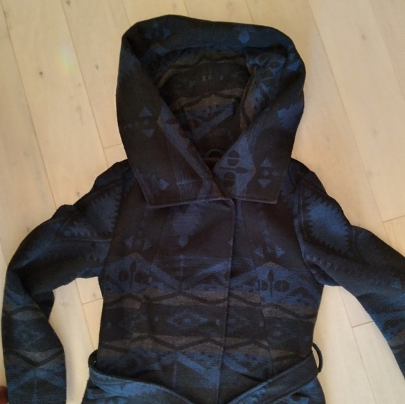 Aztec Pattern Coat - Picture 5 of 13